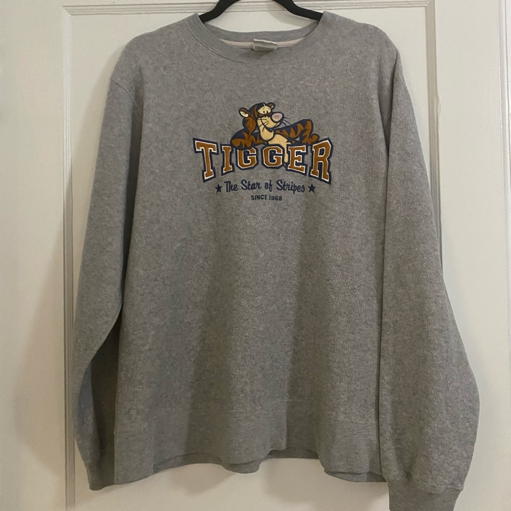 Cute vintage Winnie the Pooh sweater!